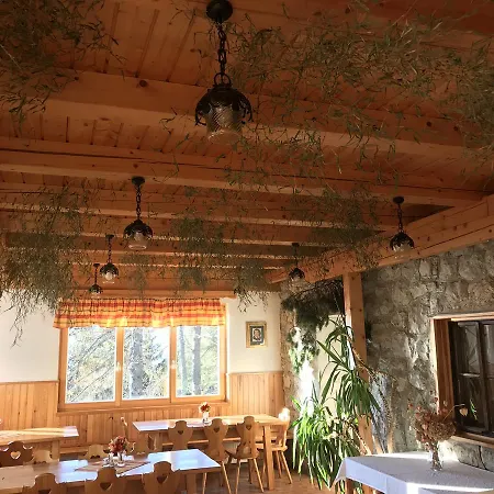 Деревянный коттедж Valvasorjev Dom