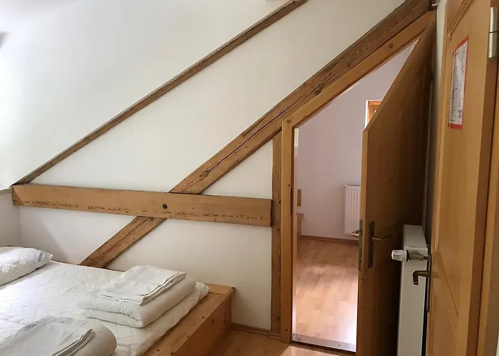 Valvasorjev Dom * Zirovnica