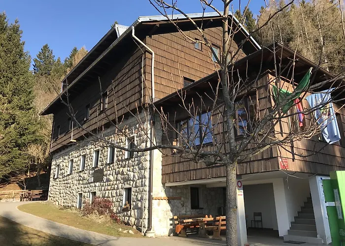 Valvasorjev Dom * Zirovnica