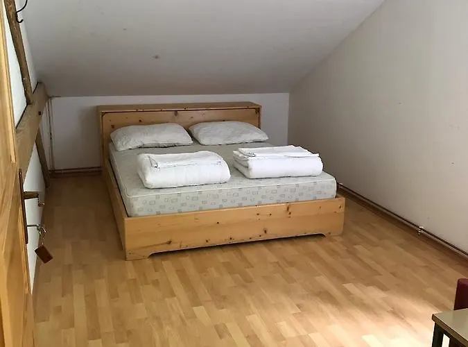 Valvasorjev Dom * Zirovnica